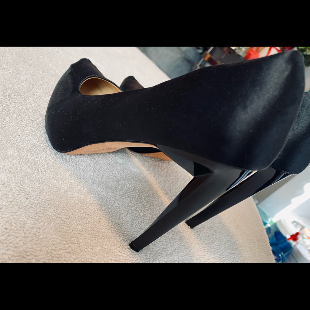 Almost Brand New Gorgeous High Quality Satin And Leather Heels By Bcbg  Box 67